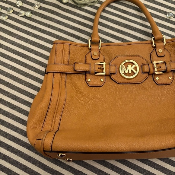 MICHAEL KORS SATCHEL BAG IN PEANUT COLOR - Picture 9 of 12